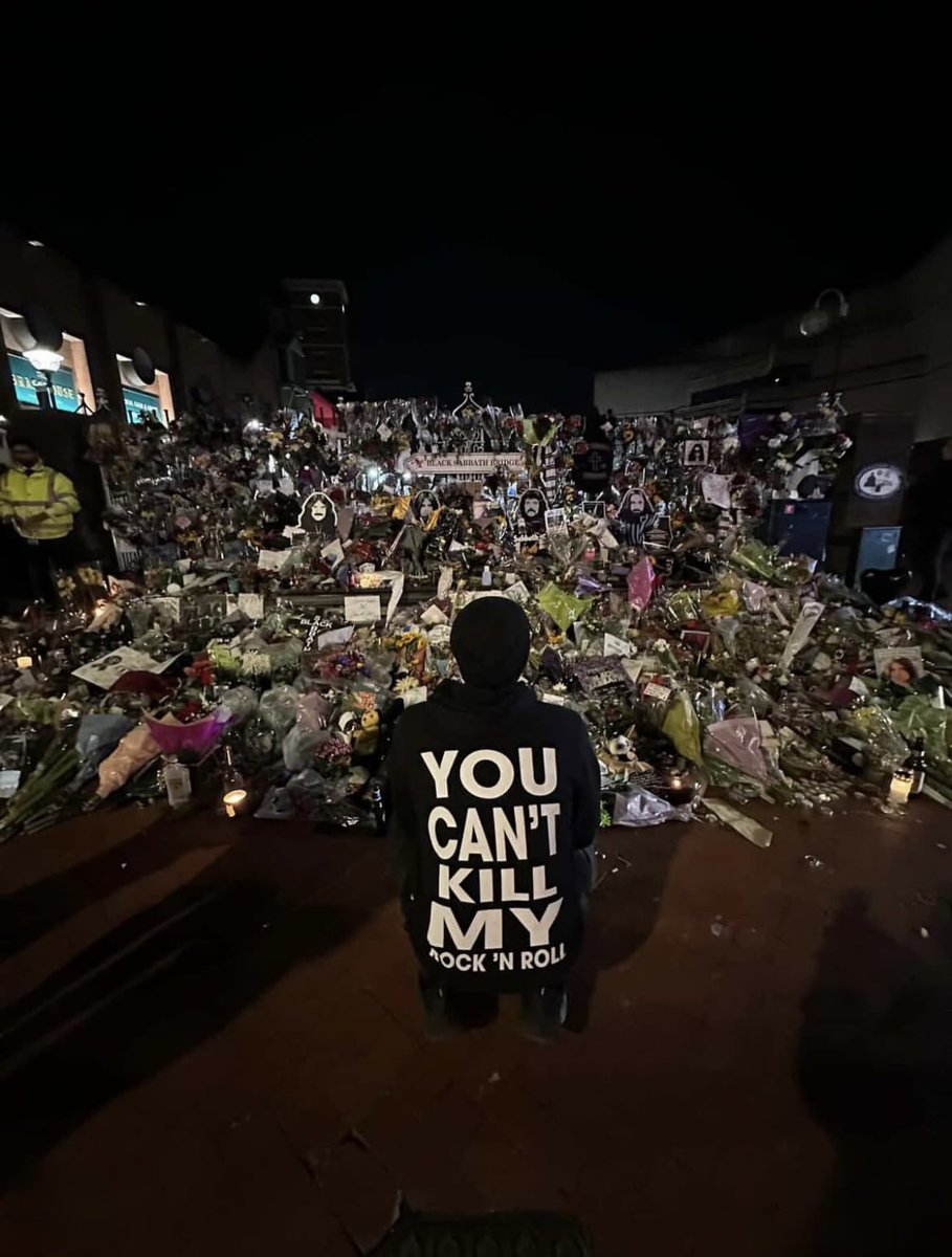 Our good friend Jack from Wednesday 13 paying his respects to Ozzy in his HCSS hoodie at Black Sabbath Bridge in Birmingham 🙌🏼
Thank you so much for the shot brother
God Bless Ozzy and God Bless Black Sabbath🙏🏼

#Ozzy #BlackSabbath #BlackSabbathBridge  #HardcoreSuperstar #HCSS