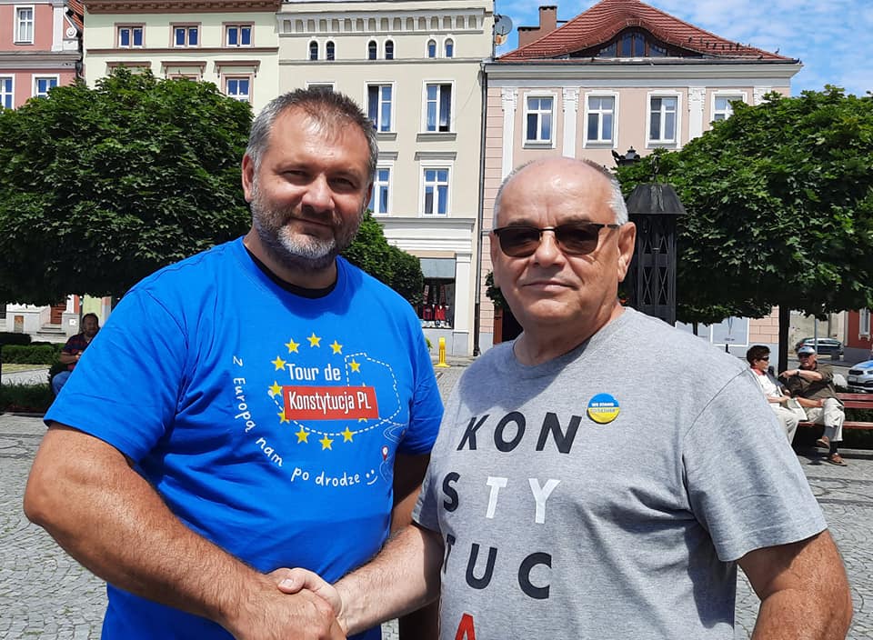 Był na ulicach z nami, w obronie wolnych sądów, w marszu tysiąca tóg i w akcji Tour de Konstytucja.
Walczył z PiS-Targowicą, zapłacił wysoką cenę, ale nie uległ. Wygra, też z nami.
Będę wspierał zdecydowane działania ministra Waldemara Żurka.
<a href="/MS_GOV_PL/">Min. Sprawiedliwości</a> 
<a href="/PK_GOV_PL/">Prokuratura</a>