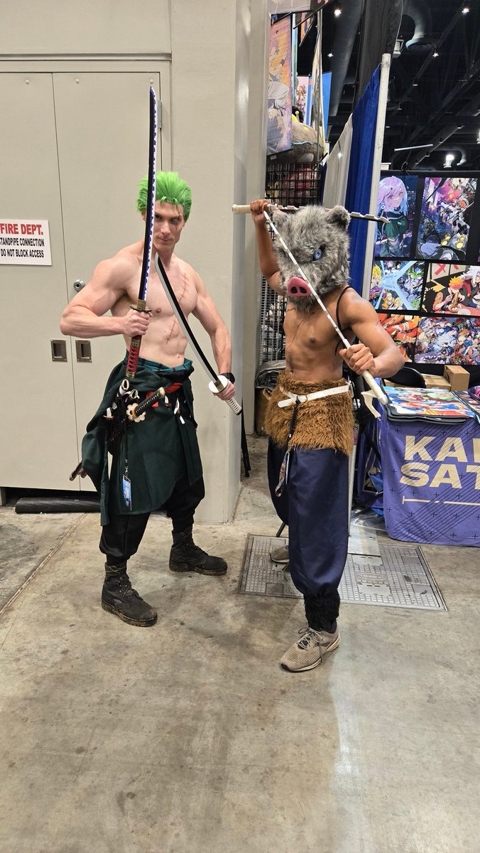 Ignis_NA1's tweet image. Vacation was fun, gotta get back to work now 🤙 #galaxycon #galaxyconraleigh #cosplay