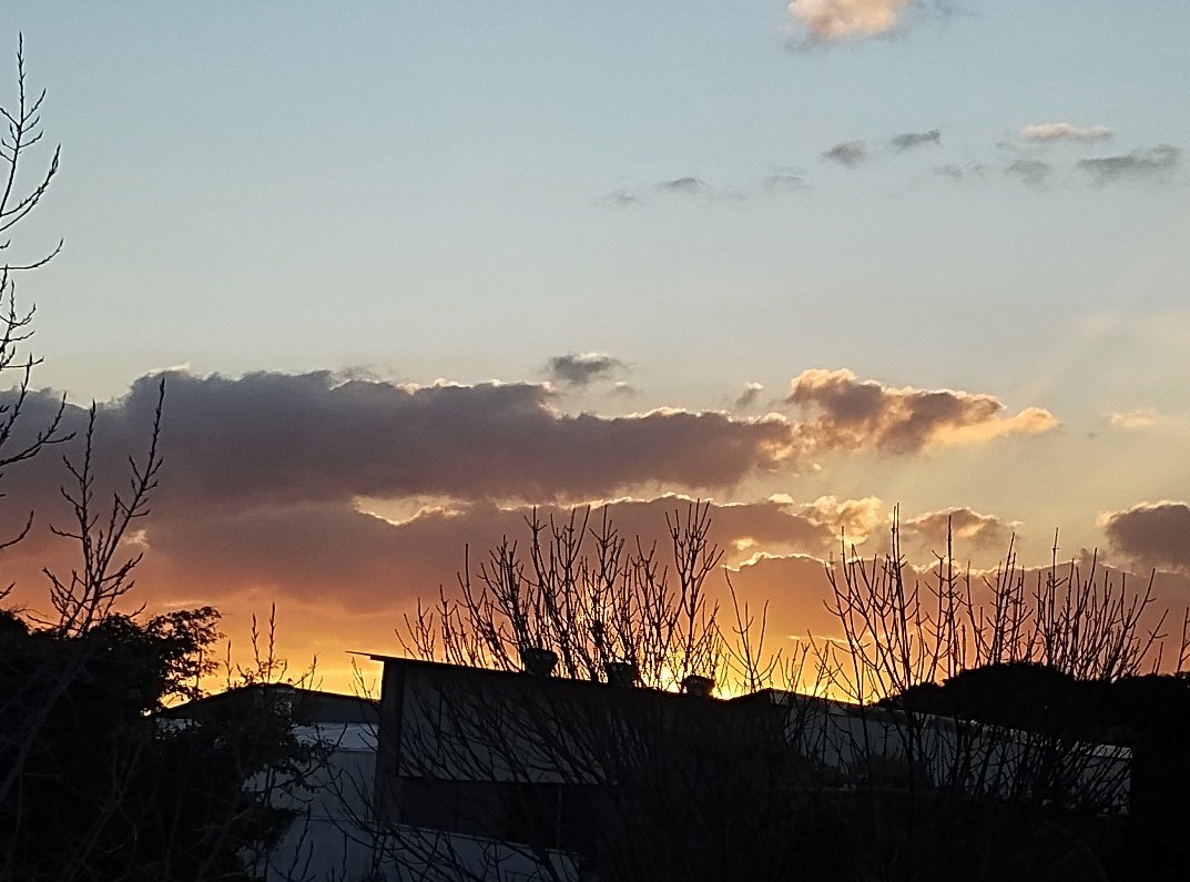 Ricardo Brown (@brown_1911) on Twitter photo Atardecer del lunes en #BuenosAires
Temperatura 12.6°C
Humedad 72%
Viento NE 03Km/h
Cielo ligeramente nublado
<a href="/MeteoBsAs/">Meteorologia Buenos Aires ⛈ ⛅️☀️⚡️</a>
#CABA #atentosaltiempo Atardecer del lunes en #BuenosAires
Temperatura 12.6°C
Humedad 72%
Viento NE 03Km/h
Cielo ligeramente nublado
<a href="/MeteoBsAs/">Meteorologia Buenos Aires ⛈ ⛅️☀️⚡️</a>
#CABA #atentosaltiempo