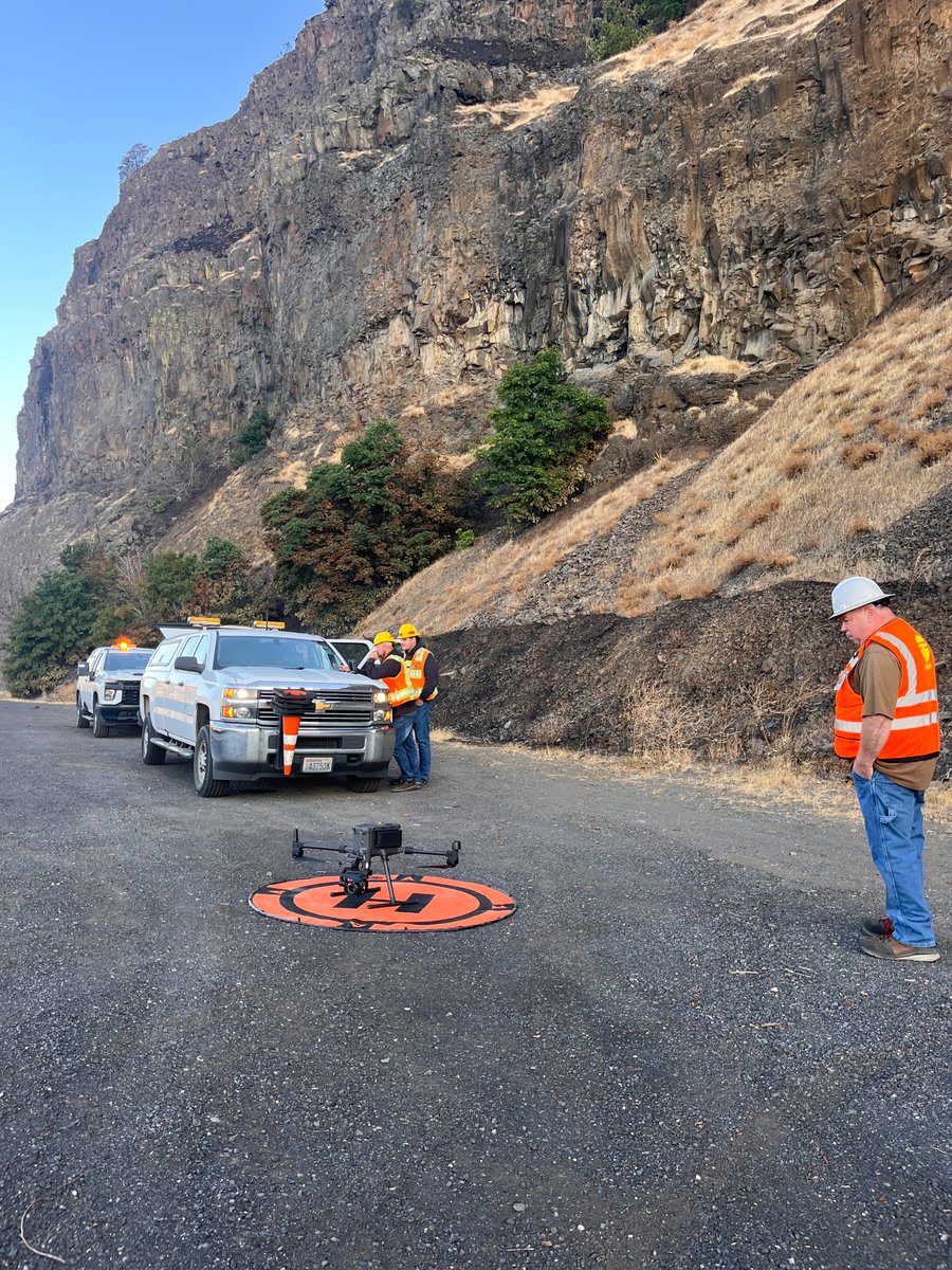 wsdot_southwest's tweet image. ✅ SR 14 is back OPEN (MP 66–70)!
Crews used drones to assess the slopes along SR 14 after the Burdoin Fire. Wildfires can weaken slope stability by burning off vegetation.
But we’re all clear! Big thanks to our crews and emergency responders for keeping everyone safe!
