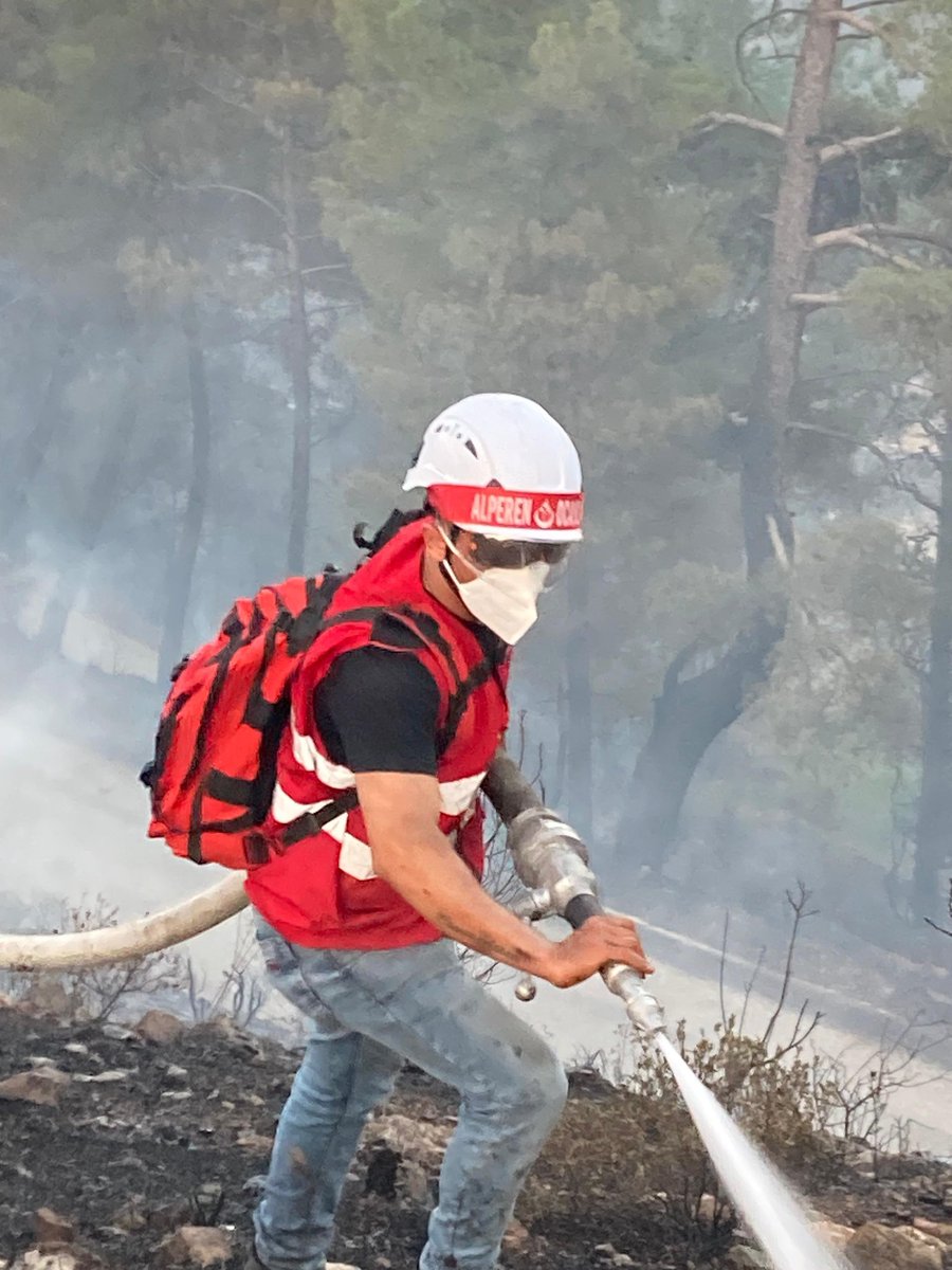 Sahadaki STK’lar ya islamcı ya sağcı hiç sol görüşlü yardım kuruluşu yok, hiç Kemalist yardım kuruluşu yok!

Neden ??? 🤔

#BURSAYANIYOR
#istanbulyanıyor
#izmiryanıyor