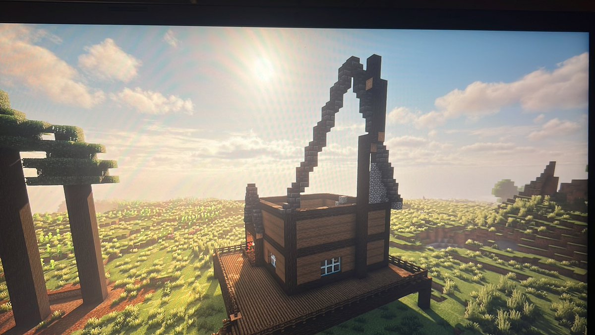 yeogency's tweet image. god this roof is so tall, maybe too tall