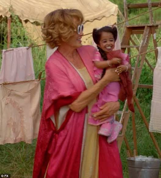 Como todos ven a Ninel con Abelito /// Como yo veo a Ninel con Abelito 
#LaCasaDeLosFamososMx3 #LaCasaDeLosFamososMx 
#LCDLFMX3