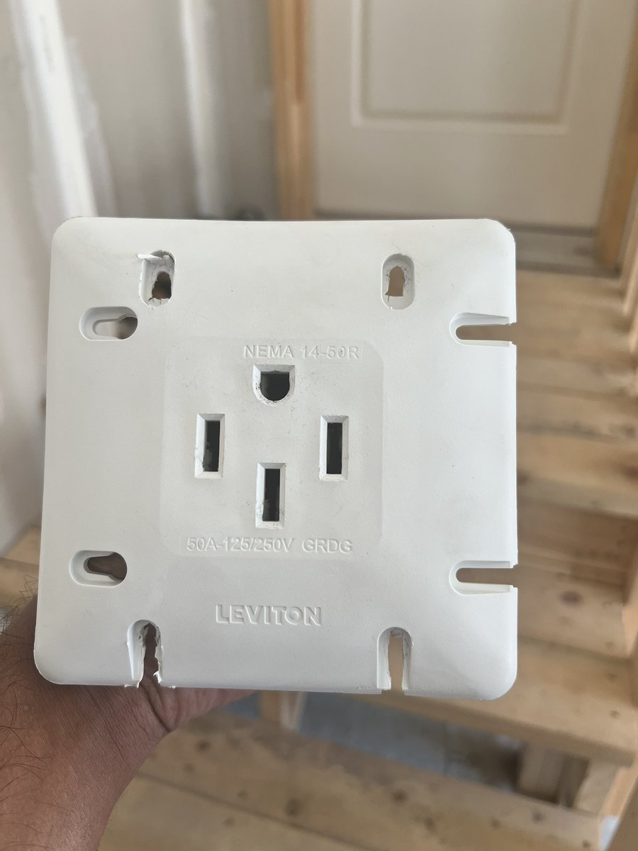 Sharatsays2's tweet image. 🚨 Attention Tesla owners charging at home:
If you’re seeing the “Charge rate reduced – Wall plug temperature high” alert, do NOT ignore it. I had the same issue where the charge rate dropped and plug temperature spiked. Recently, a house in Dallas caught fire due to this very…