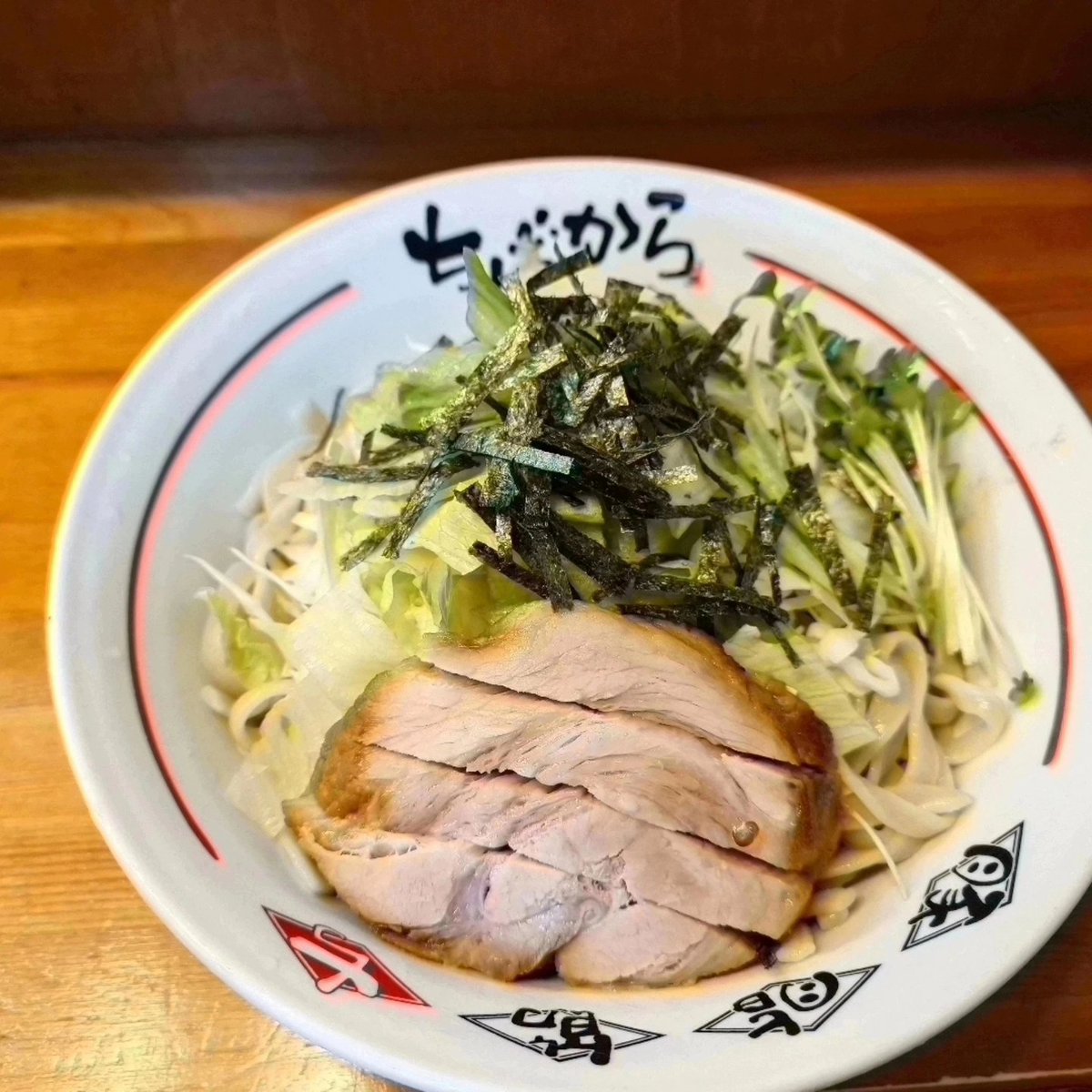 chibakara_3rd's tweet photo. おはようございます🔥

7/29日(火曜日)
本日も昼夜営業となります‼️

営業時間のご案内です❗
昼の部AM10:00~PM14:00
夜の部PM17:00〜PM20:00(状況次第)

本日より夏季限定再販致します😁
「冷製チリトマ油そば」(つけ麺変更可)
「冷製塩レモン油そば」(つけ麺変更可)
「冷やしサラダ中華」(つけ麺変更可)
「冷やし獄門油そば」
ぷりぷりパツパツの自家製麺での冷たいシリーズをお楽しみ頂ければと思います😆‼️

本日も暑くなる予報ですが皆様のご来店お待ちしております🙇✨