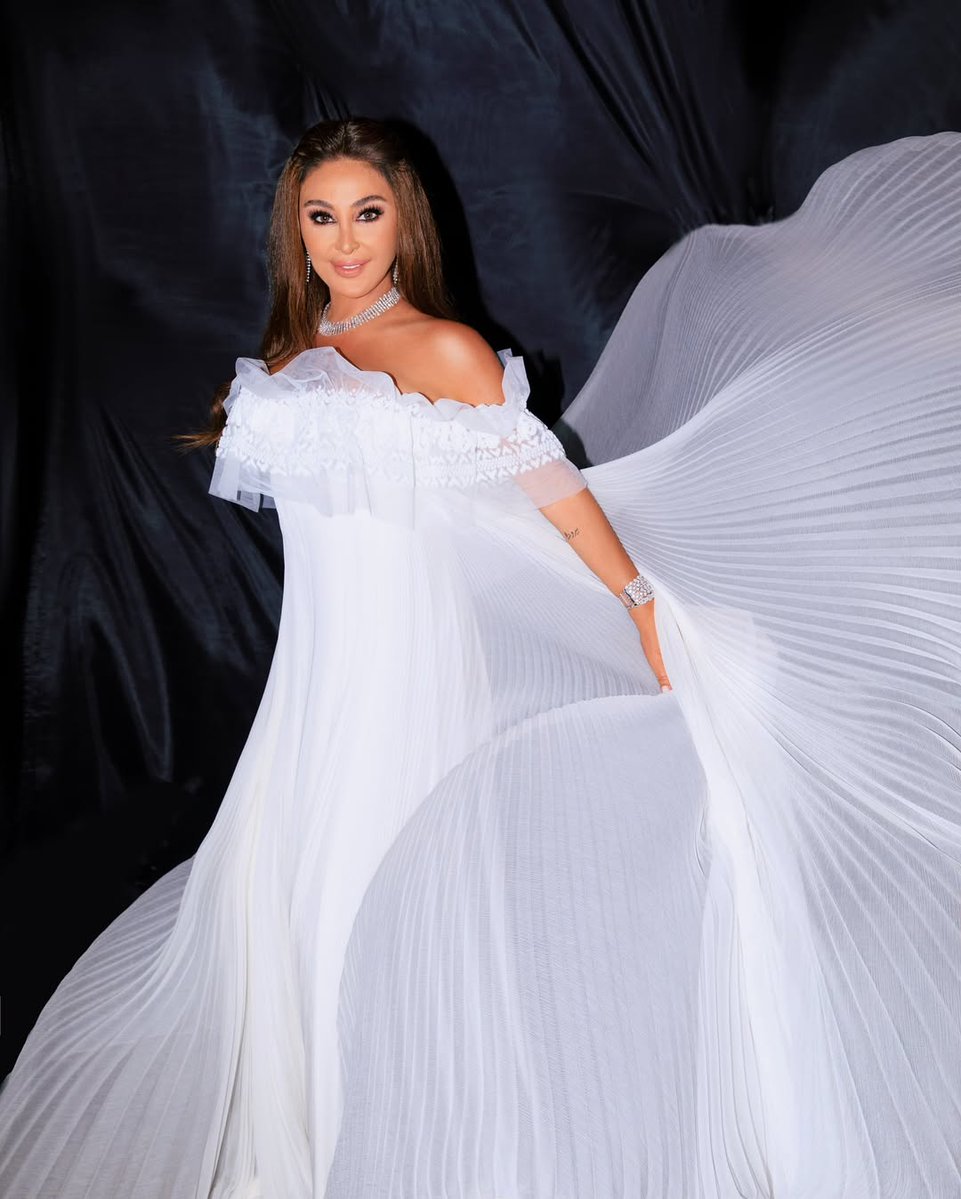 FilFan's tweet image. 🎼 إليسا تودع زياد الرحباني بأغنية "سألوني الناس" في حفلها بختام أعياد بيروت: "خسرنا من يومين عبقري من بلادي، وقامة فنية كبيرة". شوف الفيديو 👇 👇
filfan.com/news/details/1…
