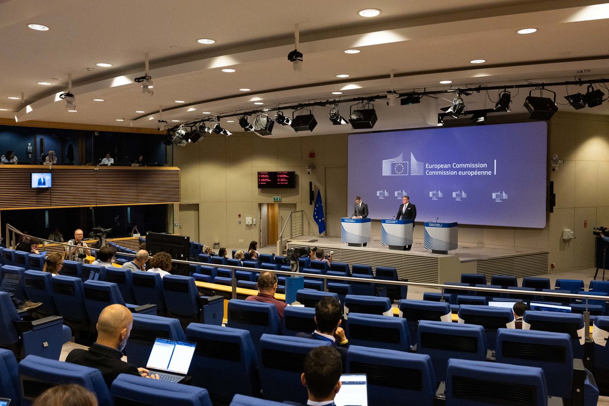 Maroš Šefčovič🇪🇺 (@marossefcovic) on Twitter photo 🇪🇺🇺🇸 Our businesses have sent us a unanimous message: avoid escalation and work towards a solution that delivers immediate relief.
My press remarks on the breakthrough achieved in Scotland 👉📝 ec.europa.eu/commission/pre…. 🇪🇺🇺🇸 Our businesses have sent us a unanimous message: avoid escalation and work towards a solution that delivers immediate relief.
My press remarks on the breakthrough achieved in Scotland 👉📝 ec.europa.eu/commission/pre….