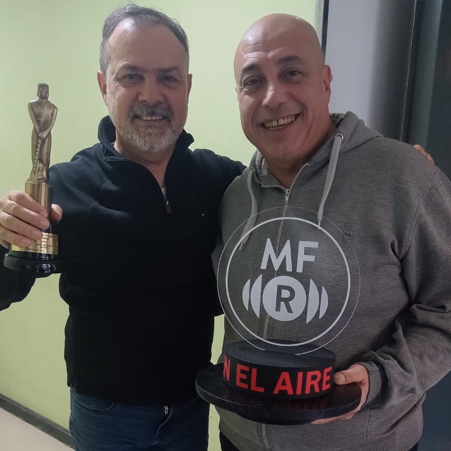 planetamercados's tweet photo. Nuestro conductor @gabilombardia con el ganador del Martín Fierro de radio a mejor labor periodística masculina 2025, el gran @Gatosylvestre

Felicitaciones Gustavo!! Es un orgullo para nosotros formar parte de Mañana Sylvestre y de la familia de @Radio10

SOMOS LA RESISTENCIA!! https://t.co/LPzI5YCLnM