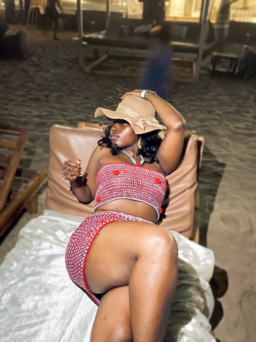 Princez_eve's tweet image. Whatever Ayra said in “hot body”
