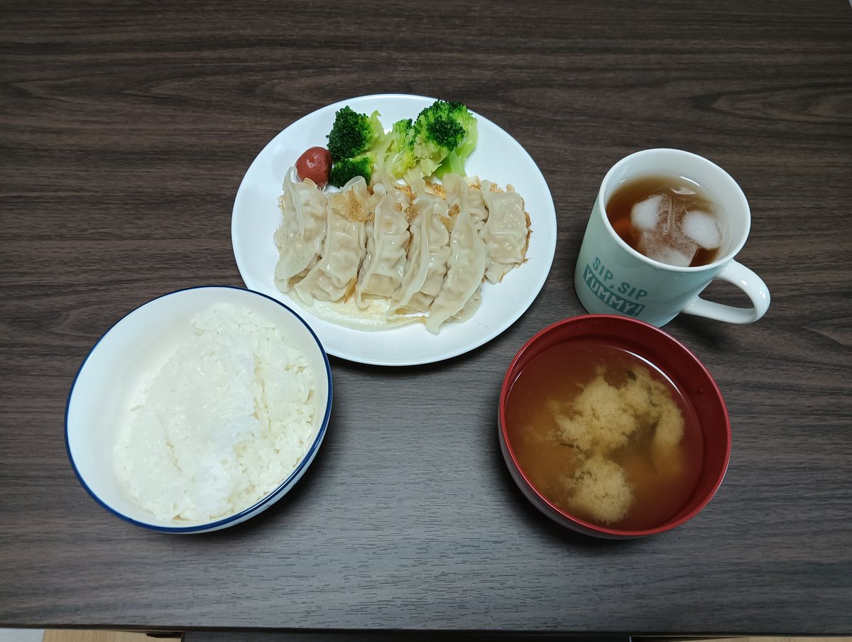 fool0426's tweet photo. 一人暮らし開始じゃー。
とりあえず料理の腕を鍛えたい。
さっき洗い物しようと思ったら寝る前の私がやってて助かるしまだまだ余裕ある。 https://t.co/fC2W3QDrxt