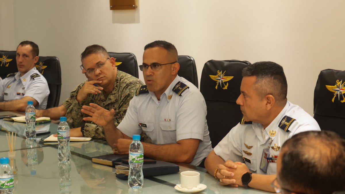 aeronavalpanama's tweet image. Del 27 al 29 de julio recibimos al Tte. Gral. Leonard Anderson, Cmdte. de #MARFORSOUTH, en una visita que refuerza la cooperación #Aeronaval con EE.UU. en seguridad regional.

Sostuvo reunión con nuestro Cmdte. Gral. Luis De Gracia y la Sra. Leah Thorstenson.