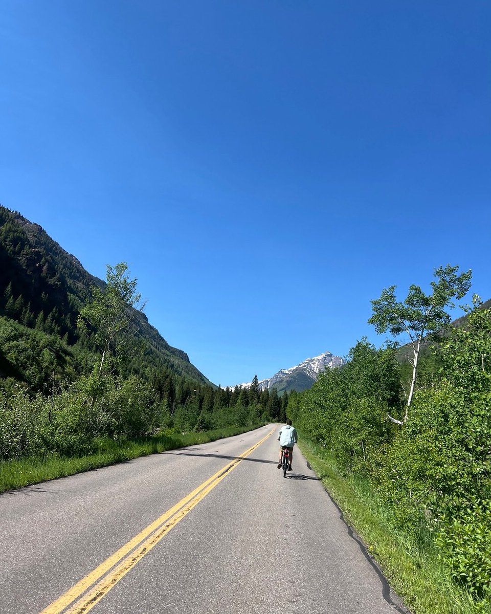 bretteldredge's tweet image. I prefer more of the analog life nowadays... the real stuff that makes me feel alive and connected...I just created a @SubstackInc to reflect that mindset. Somewhere we can connect together in a deeper way...less about chasing algorithms and instead going beyond surface level and…