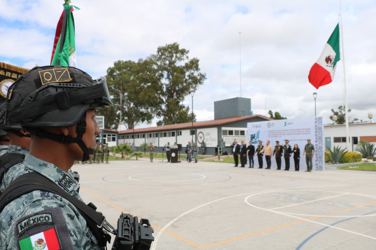 #SeguridadSinLímites | ✅ El titular de la #SSPCE, Jesús Juárez Hernández, asistió a la Ceremonia de Toma de Protesta al Cargo del C. Coronel de Infantería D.E.M. Elías Ruiz Aldaco, como nuevo Coordinador del 40/o. Batallón de la #GuardiaNacional en San Luis Potosí.