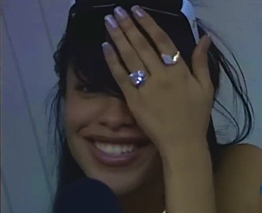 neptunes_static's tweet image. aaliyah during her interview with charlie bahama (1999)