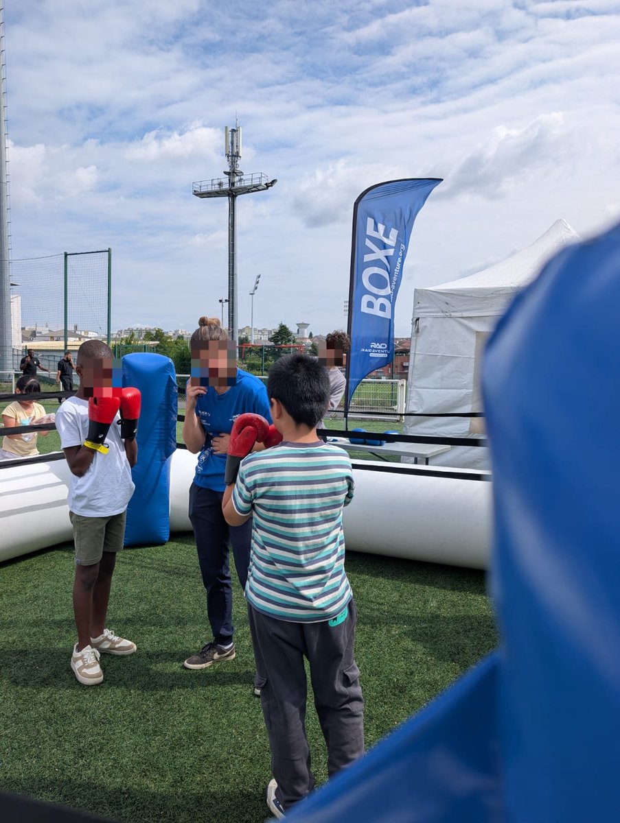 [#Prox] Aujourd'hui le <a href="/RaidAventureRAO/">Raid Aventure Organisation</a> était à #Créteil (94).

Une journée haute en couleur tant par la diversité des partenaires, que par la pluralité des échanges les 350 #jeunes qui étaient présents.

À nos côtés donc, les <a href="/PompiersParis/">PompiersParis</a>, <a href="/armeedeterre/">Armée de Terre</a>, #SPIP et de nombreuses