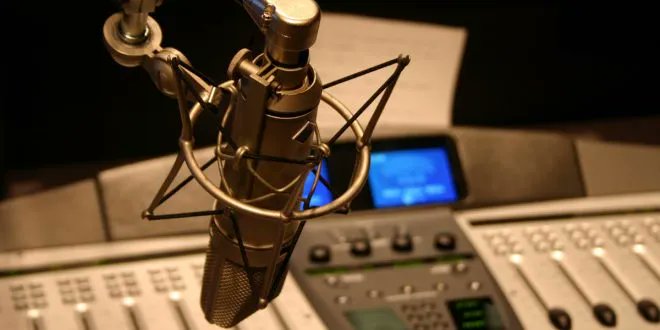 #Uruguay 🇺🇾 | La radio comunitaria uruguaya Horizonte FM denunció que la madrugada del 26 de julio, sufrió el robo de al menos 4 micrófonos, 3 auriculares, un atril, así como daños en la consola y en los cables que utilizan para sus transmisiones.

amarc-alc.org/denuncian-robo…
