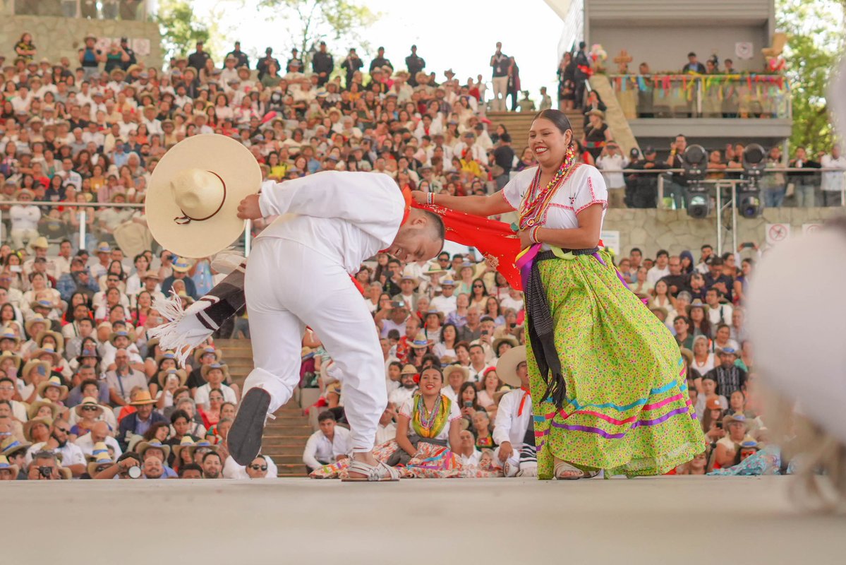 La Octava del Lunes del Cerro nos unió con los pueblos originarios y el afromexicano en un encuentro que recupera la esencia de nuestra máxima fiesta, una celebración del pueblo y para el pueblos

Somos una tierra orgullosa de sus raíces y ¡somos el #CorazónCulturalDeMéxico!