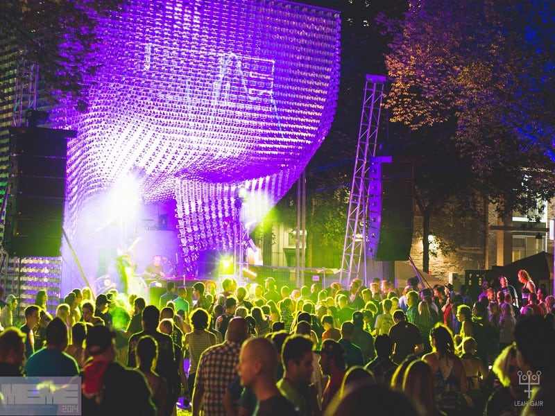 Got invited to play an open mic  tonight at the Cube Stage.
Maybe I'll see some of you there?
The event is livestreamed by Caravan Music on YouTube as well, so go check it out!
Show starts at 7pm CST.
Cheers y'all!