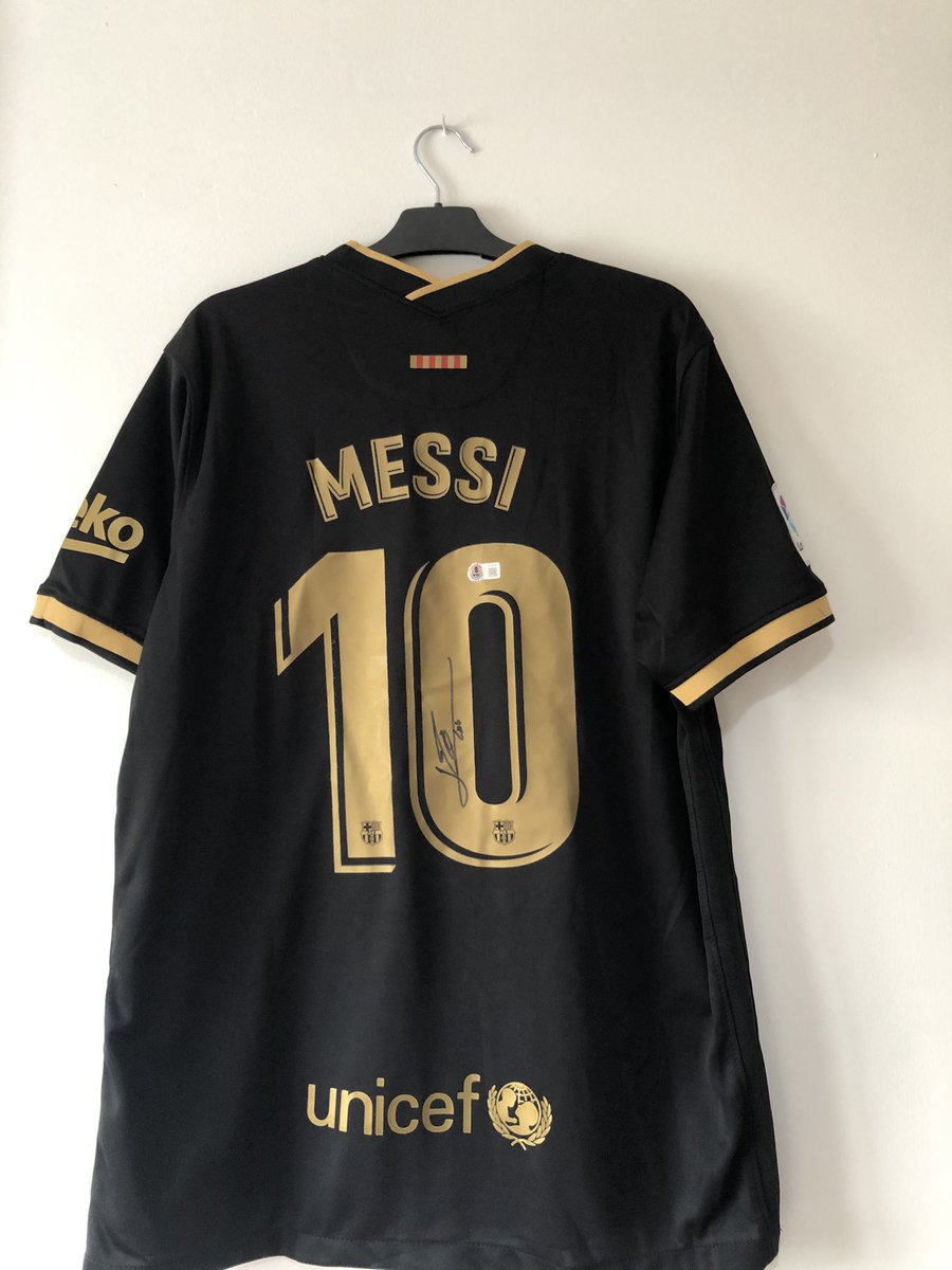 OllysShirts's tweet photo. @shirt_x Hand signed, Beckett witnessed Lionel Messi barcelona shirt!!!!

£350 https://t.co/NO5YUuso7C