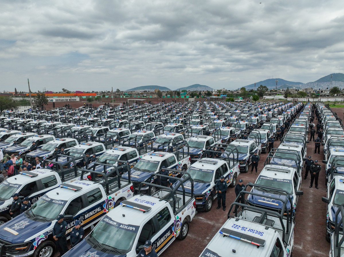 ComSocEdomex's tweet image. Se realizó la entrega de 455 patrullas y motopatrullas en Ecatepec
Dentro de los 27 sectores y 230 cuadrantes que conforman al municipio, operarán 380 patrullas y 75 motopatrullas.
Conoce más información: goo.su/AYWrTZK