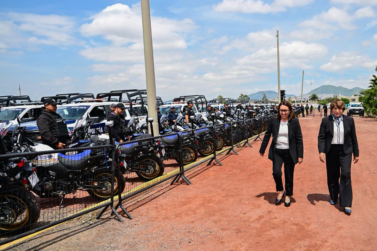 ComSocEdomex's tweet image. Se realizó la entrega de 455 patrullas y motopatrullas en Ecatepec
Dentro de los 27 sectores y 230 cuadrantes que conforman al municipio, operarán 380 patrullas y 75 motopatrullas.
Conoce más información: goo.su/AYWrTZK