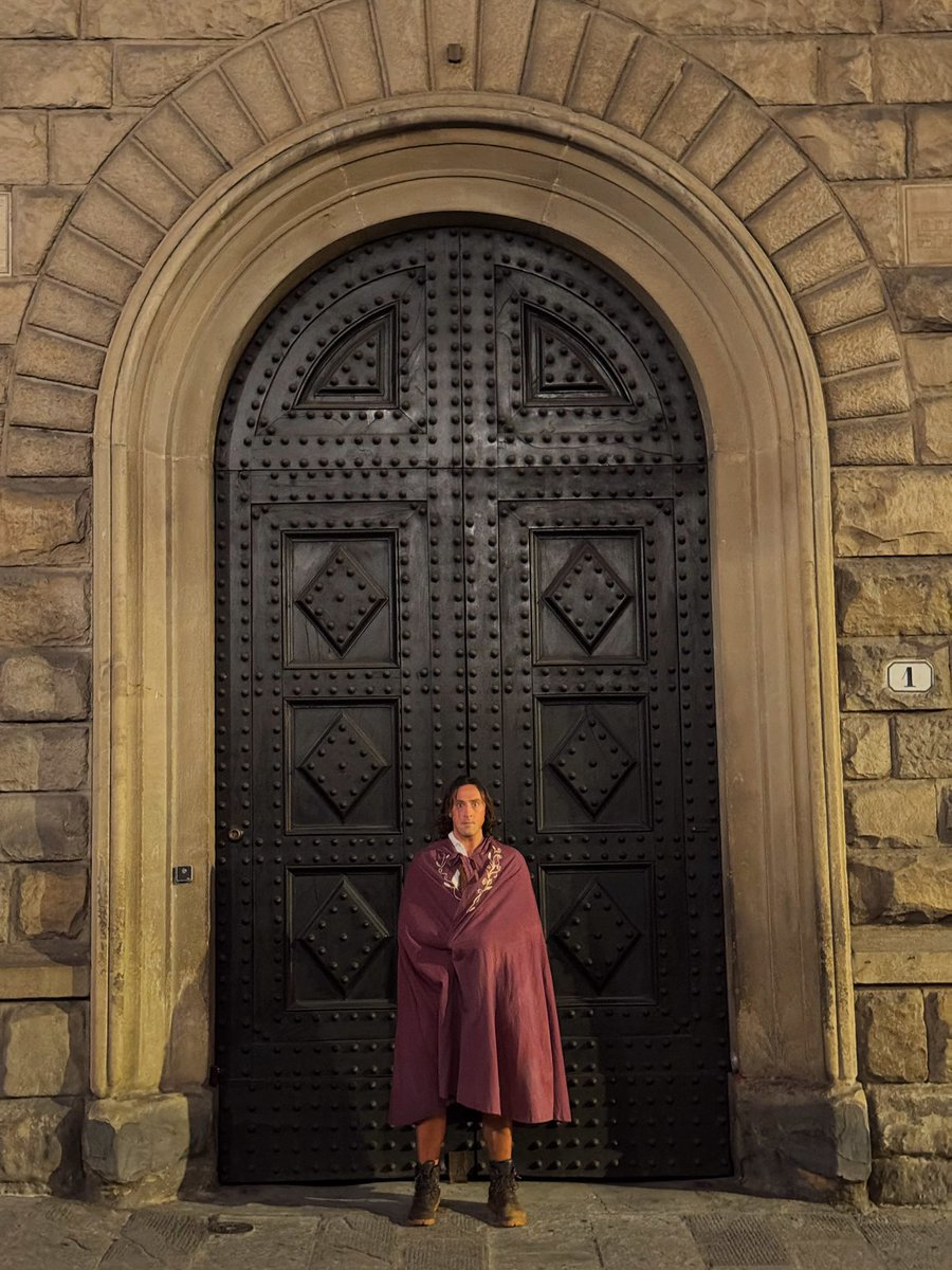 SolBrah's tweet image. Why build giant doorways if giants “never existed”? 

Enormous skeletons have been found across the world - such as recorded by Flavio Biondo in the 16th century. 

Are they evidence of a time designed to accommodate beings far larger than us, a race of giants?
