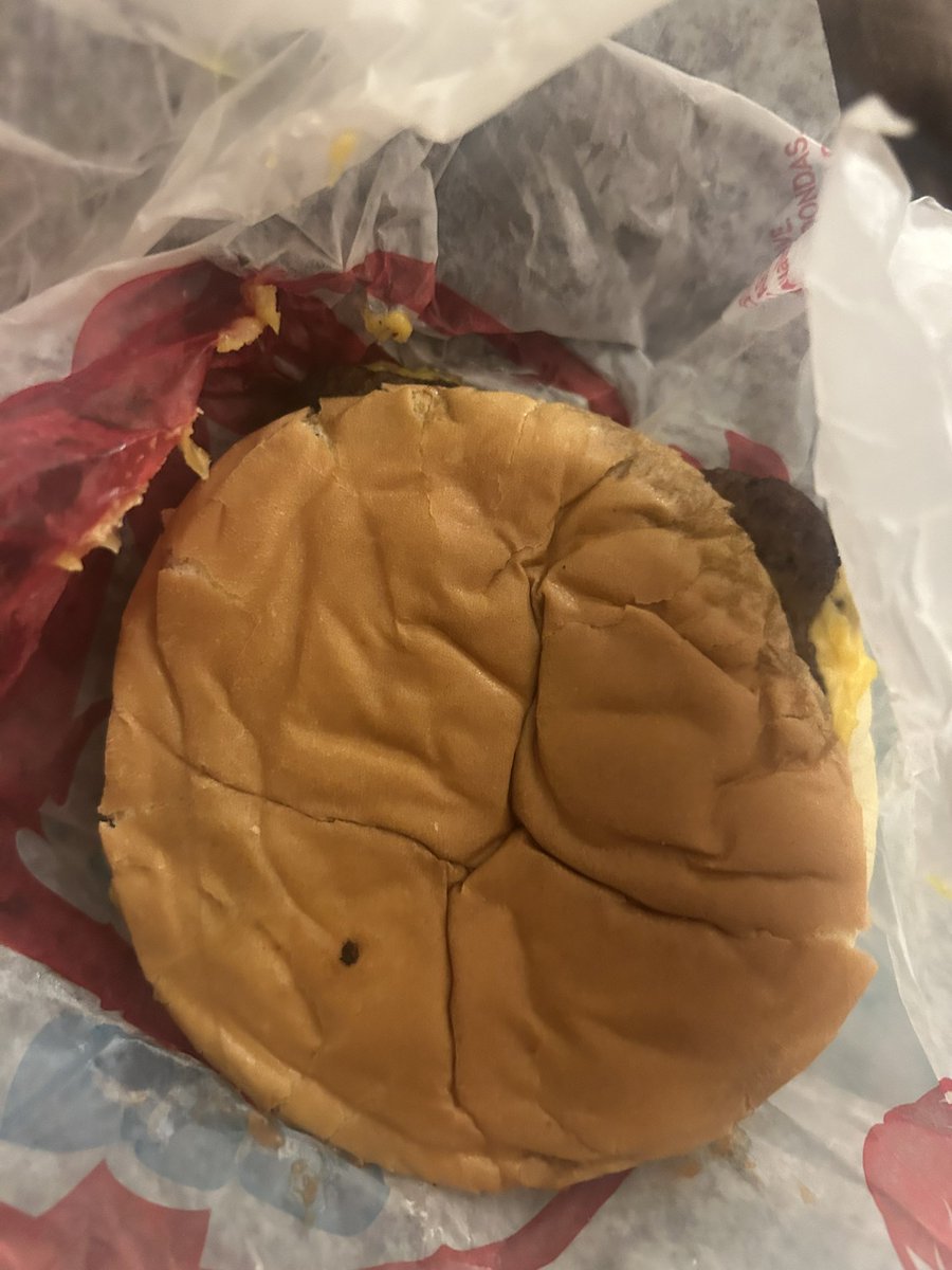 sillybfdi's tweet image. my 💔💔💔😭😭😭😭my bur💔💔💔my burger 😭
