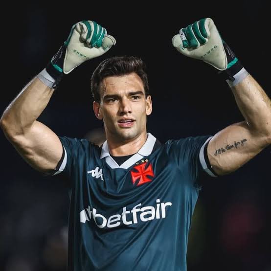 🚨 COMUNICADO DO VASCO:

O Vasco da Gama informa que o goleiro Léo Jardim foi submetido a exame de ressonância magnética, que identificou alterações contusionais recentes na junção costocondral do último arco costal esquerdo, com hematomas musculares profundos associados, medindo