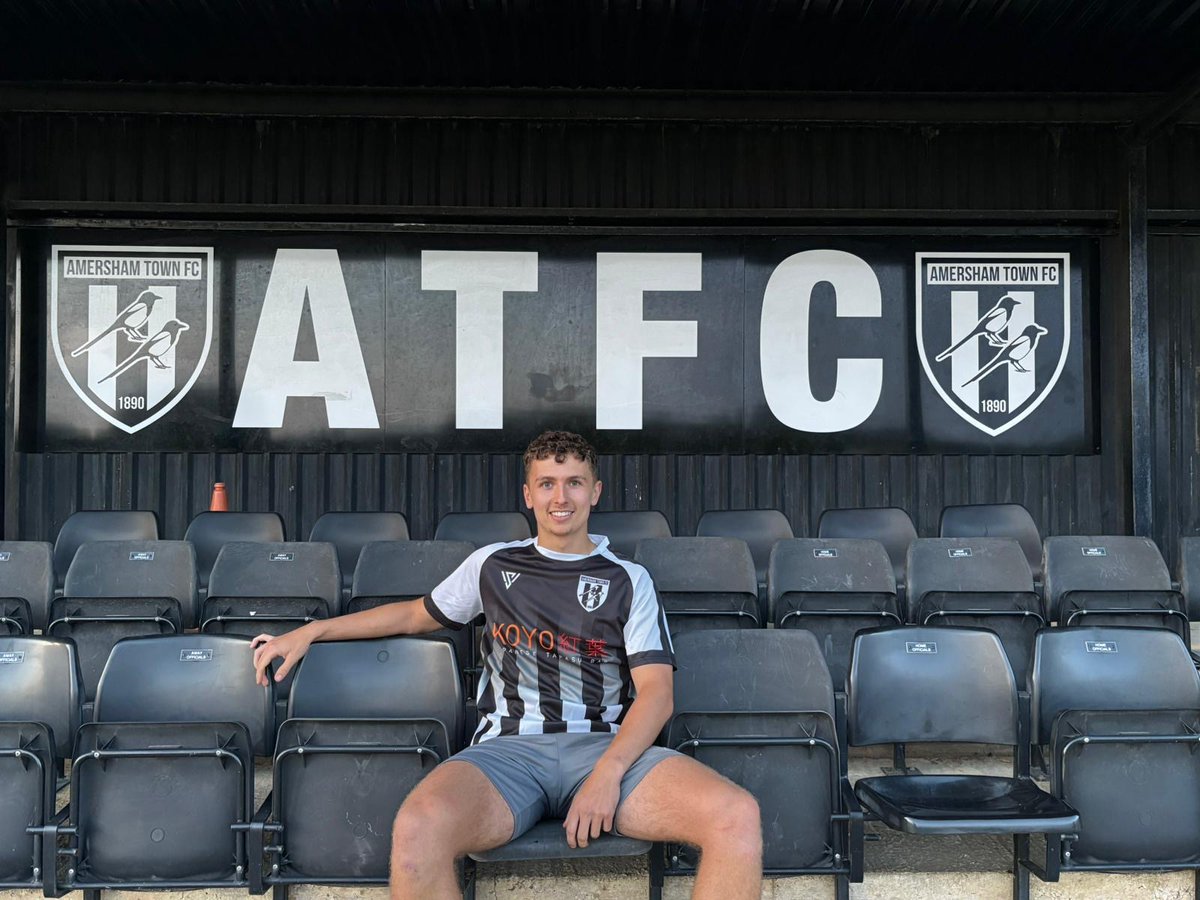 🖊️ It’s official — CJ joins Amersham Town FC! 🖤🤍

A fearless and versatile addition to the squad. Excited to see him in action! ⚽️🔥

Welcome to the Magpies, CJ! 🐦
#UpTheMagpies #AmershamTownFC #NewSigning #NonLeagueFootball