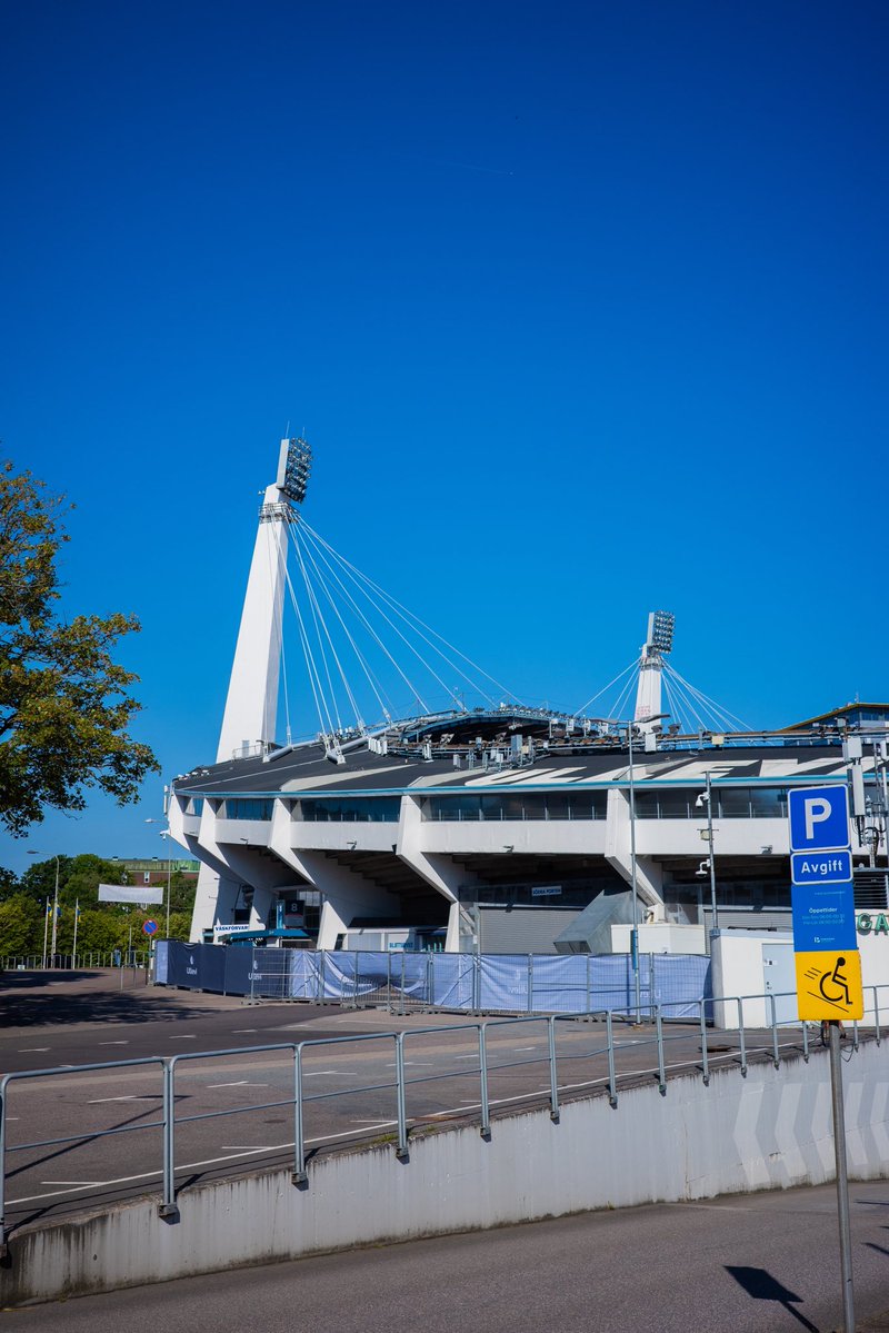 🚪❌ Poked and prodded but sadly no way into Göteborg’s Ullevi. Built for the 1958 World Cup and has hosted finals for the UEFA Cup, Cup Winners Cup &amp; Euros. Looked like an impressive place.