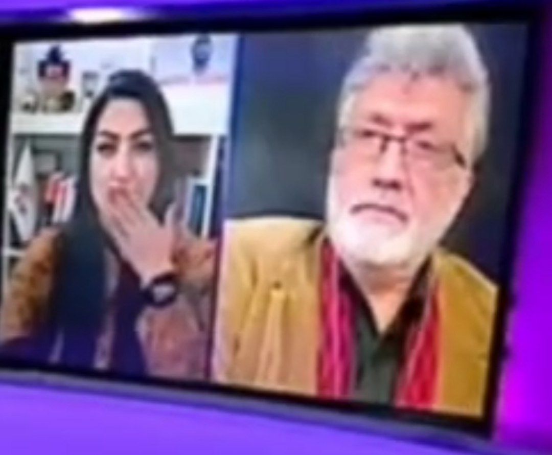 red_lable_91's tweet photo. @mahdieh_golroo خانم مهدیه گهرو 
بشکه عن ! 
 اگر نماینده خودتی غلط میکنی از لفظ ما استفاده میکنی 
 توی این ۲ سال چه غلطی کردین که امروز مدعی هستی؟ 
 اسپرم اخوند دهها نفر رو باد کردین ملت با پشت دست زد تو دهن همتون بس نیست اینهمه گوه خوری ؟؟؟ 
دوست پسرت هم که تو تهران خایه مالی سپاه رو میکرد https://t.co/tzWG2WA5X9