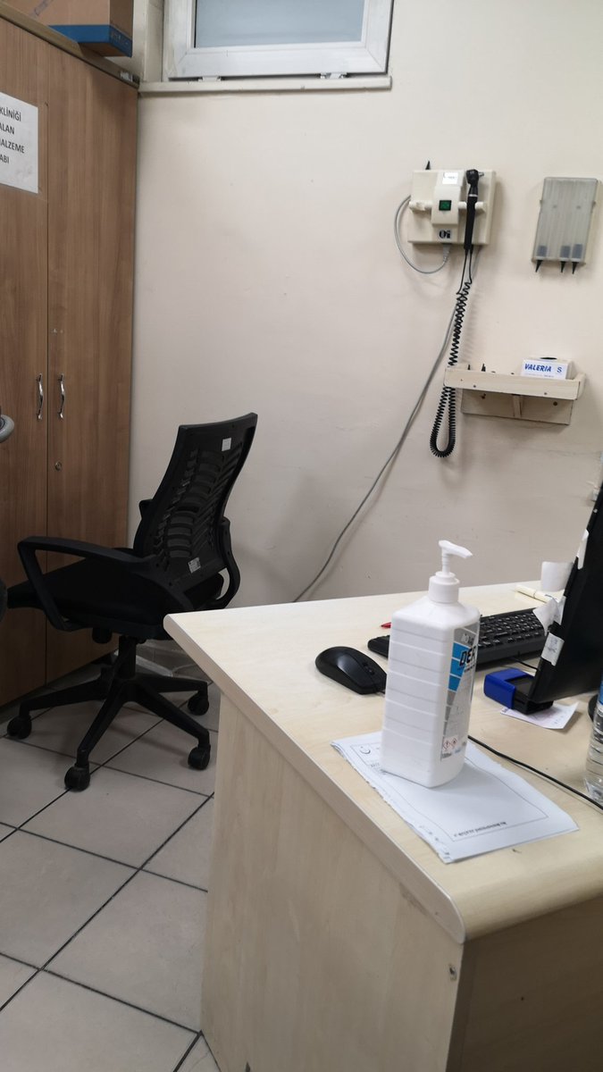 Saat 9 da acile geldik muayene oldu kızım sonuç aldık ve 1 saat oldu doktor yok bekliyoruz sıra var durum bu ☹️