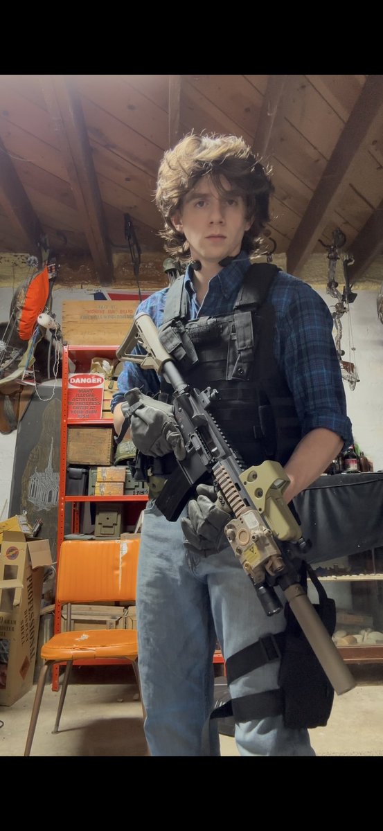 NovaSizer69's tweet image. Wip K cosplay, gonna get to work on perfecting it after ak15, so till then enjoy the walmart brand 80s action hero look