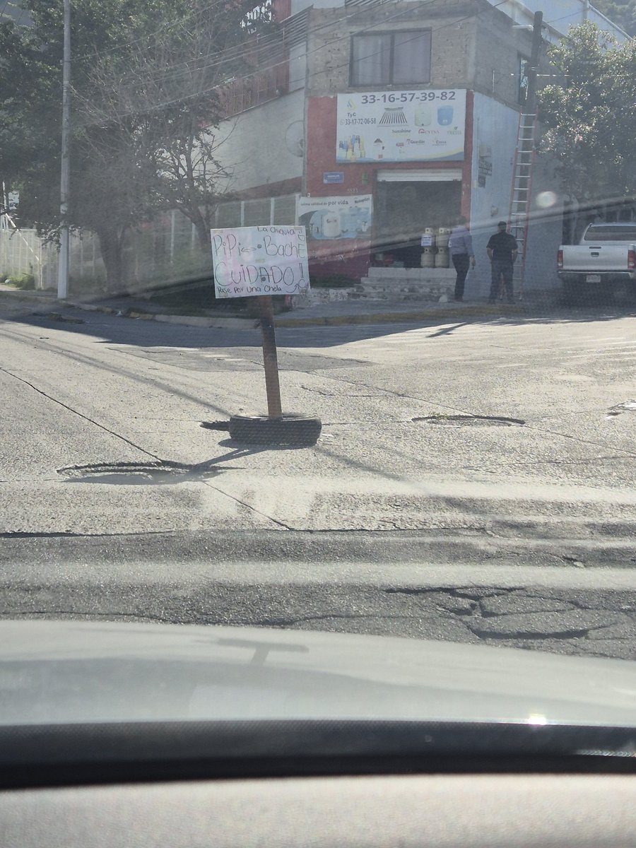 aaronvalencia27's tweet photo. A ver para cuando @ZapopanGob @Trafico_ZMG @MovilidadZap por prolongación Guadalupe antes de Av Las Torres y otro justo en el cruce https://t.co/g1aSmybWWf