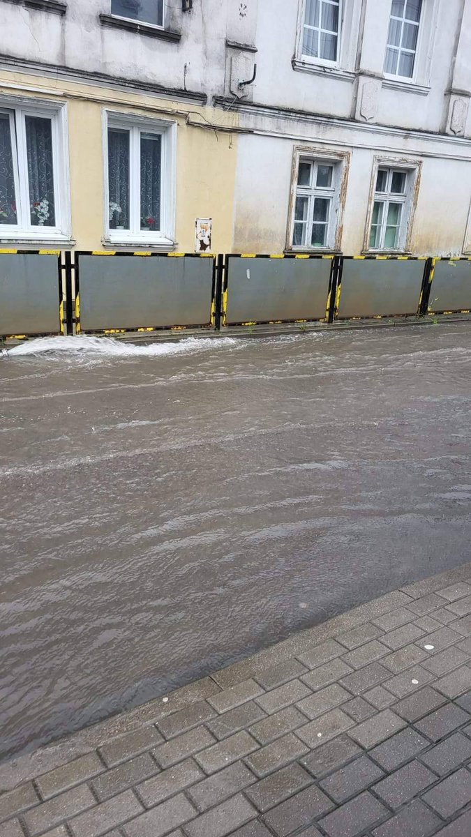 MaciejNaskret's tweet image. Sytuacja w powiecie sztumskim - woda jest już pod sufit. Każda dodatkowa kropla może spotęgować problemy.