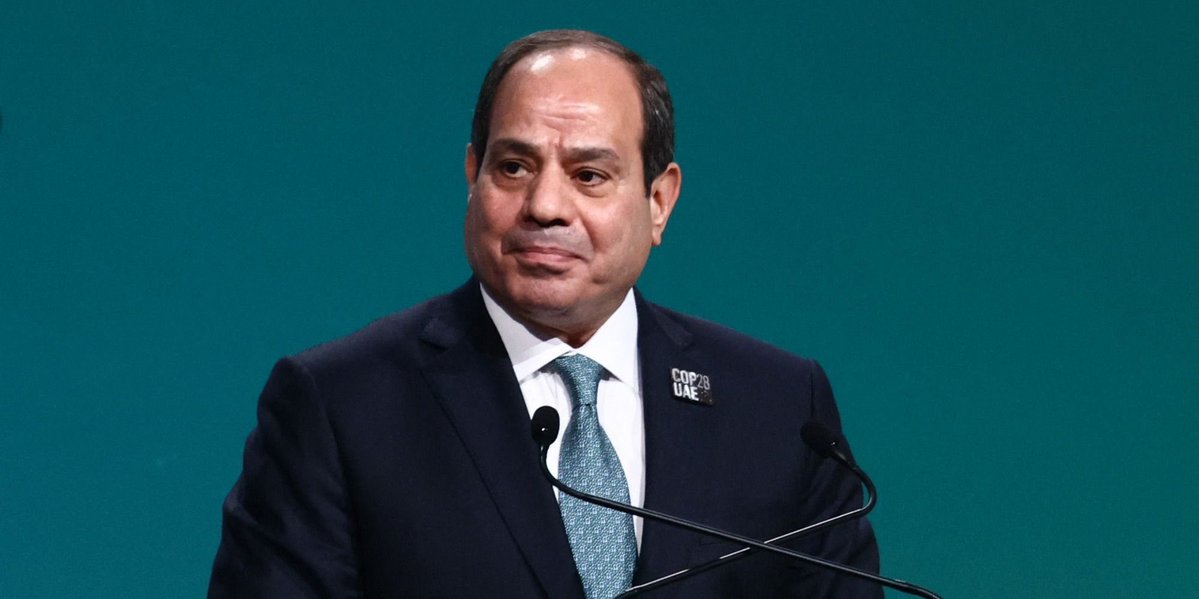 ⚽️ 🇪🇬 | Le président Al-Sissi a ordonné une prise en charge médicale immédiate pour l’ex-sélectionneur Hassan Shehata, suite à son malaise récent. 

Un hommage à sa contribution historique au football égyptien et à sa place spéciale dans le cœur des Égyptiens.