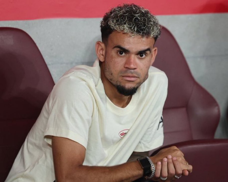 SaqueAmargoX's tweet image. ✅ Yo sólo espero que Luis Díaz llegue a ser titular en el Bayern Múnich y no el suplente y comodín de Coman o Gnabry, porque de ser así, no le auguro más de un año para que se esté yendo a jugar a alguna de esas ligas exóticas y luego termine jugando en el FPC.