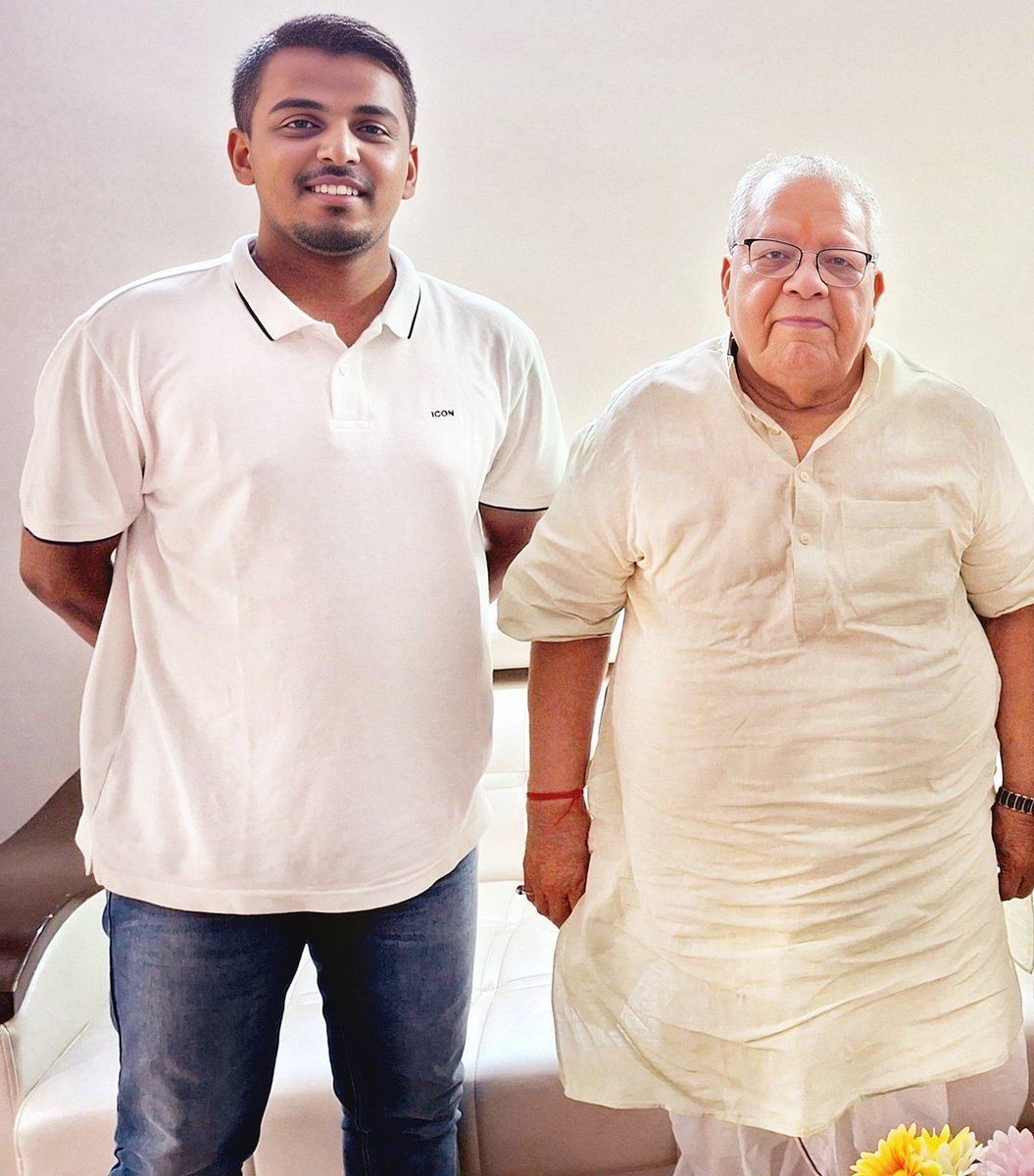 MallickShrey's tweet photo. नई दिल्ली में अपने अभिभावक, राजस्थान के 21वें महामहिम राज्यपाल, देश के कद्दावर राजनेता आदरणीय श्री कलराज मिश्र जी से आत्मीय भेंट कर आशीर्वाद प्राप्त किया.. https://t.co/nbiJljfHeT