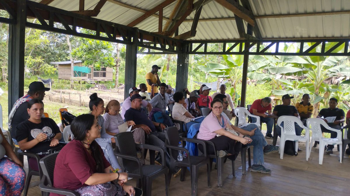 CNRCOMUNES's tweet image. Desde el CNR acompañamos al Consejo Comunitario Mayor de la comunidad negra del río Jiguamiandó en el desarrollo de la asamblea de validación y concertación del Plan Comunitario de Armonización Afro #PCAA, realizada en la vereda Nueva Esperanza, municipio de Carmen del Darién.…