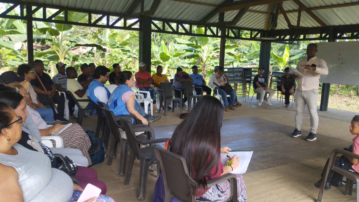 CNRCOMUNES's tweet image. Desde el CNR acompañamos al Consejo Comunitario Mayor de la comunidad negra del río Jiguamiandó en el desarrollo de la asamblea de validación y concertación del Plan Comunitario de Armonización Afro #PCAA, realizada en la vereda Nueva Esperanza, municipio de Carmen del Darién.…