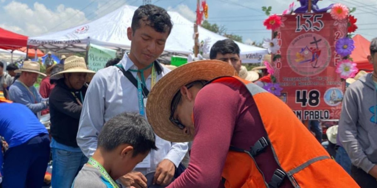 ADNQro's tweet image. ✝️ #Municipios Fue una situación que se salió de control: alcalde de Tolimán, sobre el incidente donde una persona lo derriba

Esto se presentó en su durante su participación en la tradicional peregrinación de Pie al Tepeyac, cuyas imágenes se hicieron virales

👉…