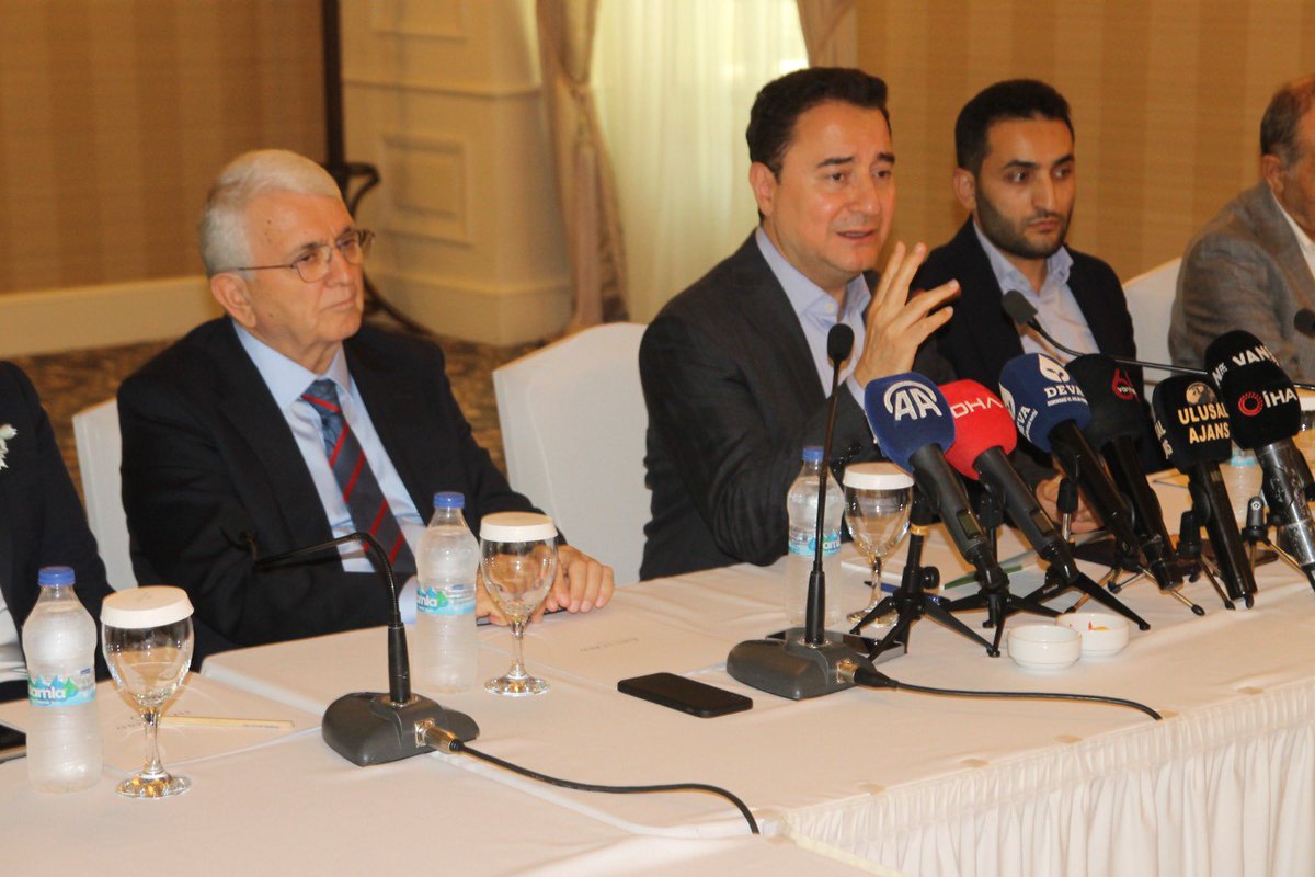 Genel Başkanımız Sn. Ali Babacan Genel Merkez Yöneticilerimiz ile birlikte Van’a teşrif ettti. Gündeme ilişkin basına açıklamalarda bulundu.