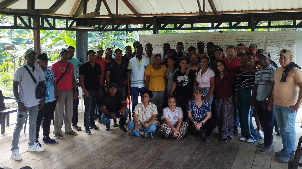 CNRCOMUNES's tweet image. Desde el CNR acompañamos al Consejo Comunitario Mayor de la comunidad negra del río Jiguamiandó en el desarrollo de la asamblea de validación y concertación del Plan Comunitario de Armonización Afro #PCAA, realizada en la vereda Nueva Esperanza, municipio de Carmen del Darién.…