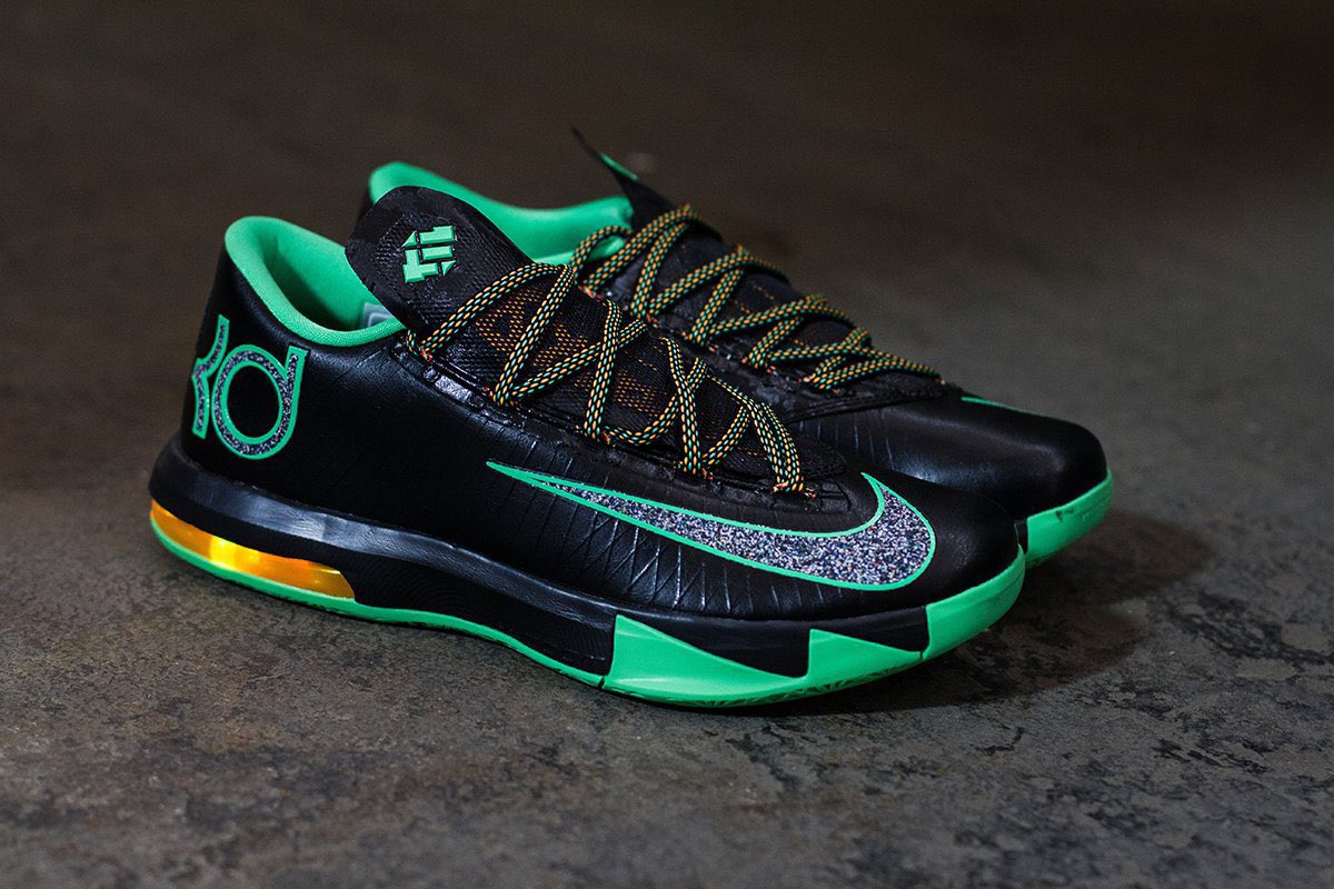 PerolasdaNBA's tweet image. A Nike vai lançar uma versão do KD 6 em homenagem ao Brasil!
Com cores verdes, o modelo chamado “Brazil” será vendido nos EUA em 2026.