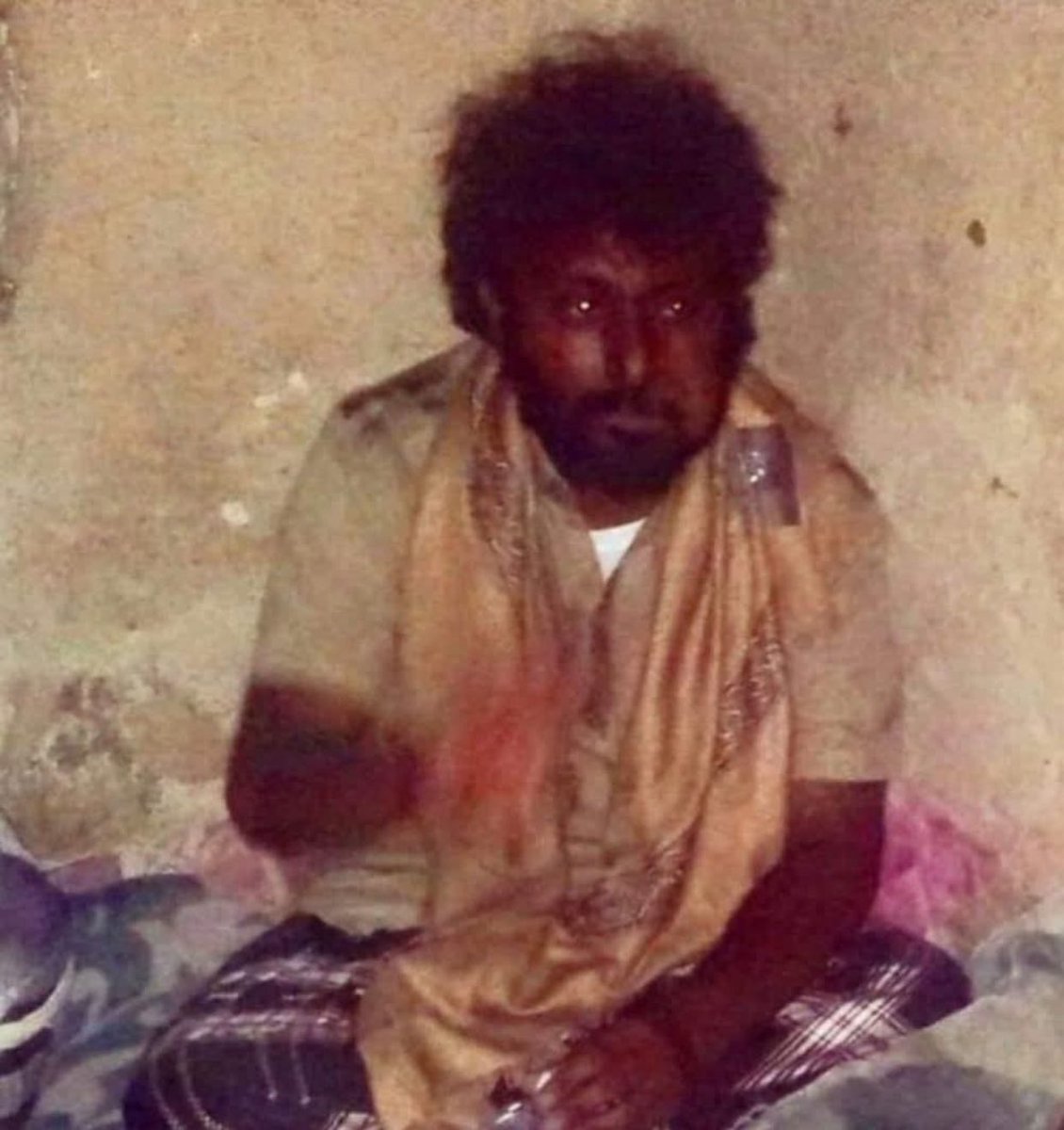 ننتظر توجيه فقط قسم لنخلي صعمر الهبل السيح عمرو بن حبريش يبكي على النعمة ذي كان فيها ويعرف قيمة حضرموت المقدسة وأهلها الشرفاء والمخلصين والطيبين وهيبة أمنها وشرفها العسكري ومكانتها واستقرارها.
الباقي مشفر🚨🤌