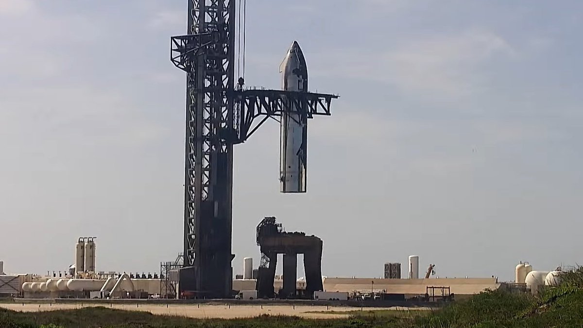SpaceXNewsTX's tweet photo. UPDATE: Ship 37 is being lifted onto the OLM at Pad 1! Preparations underway for its next big step at Starbase. 🔥 🚀
#Starbase #Ship37 #Starship #SpaceX #Pad1 #OLM https://t.co/oXfuBYCcaE