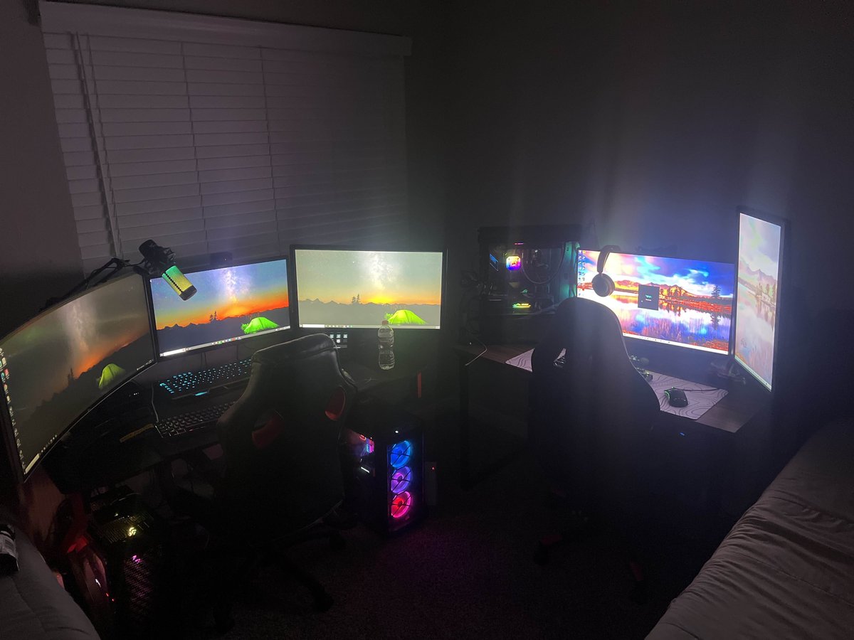 ObamaSelf tweet media