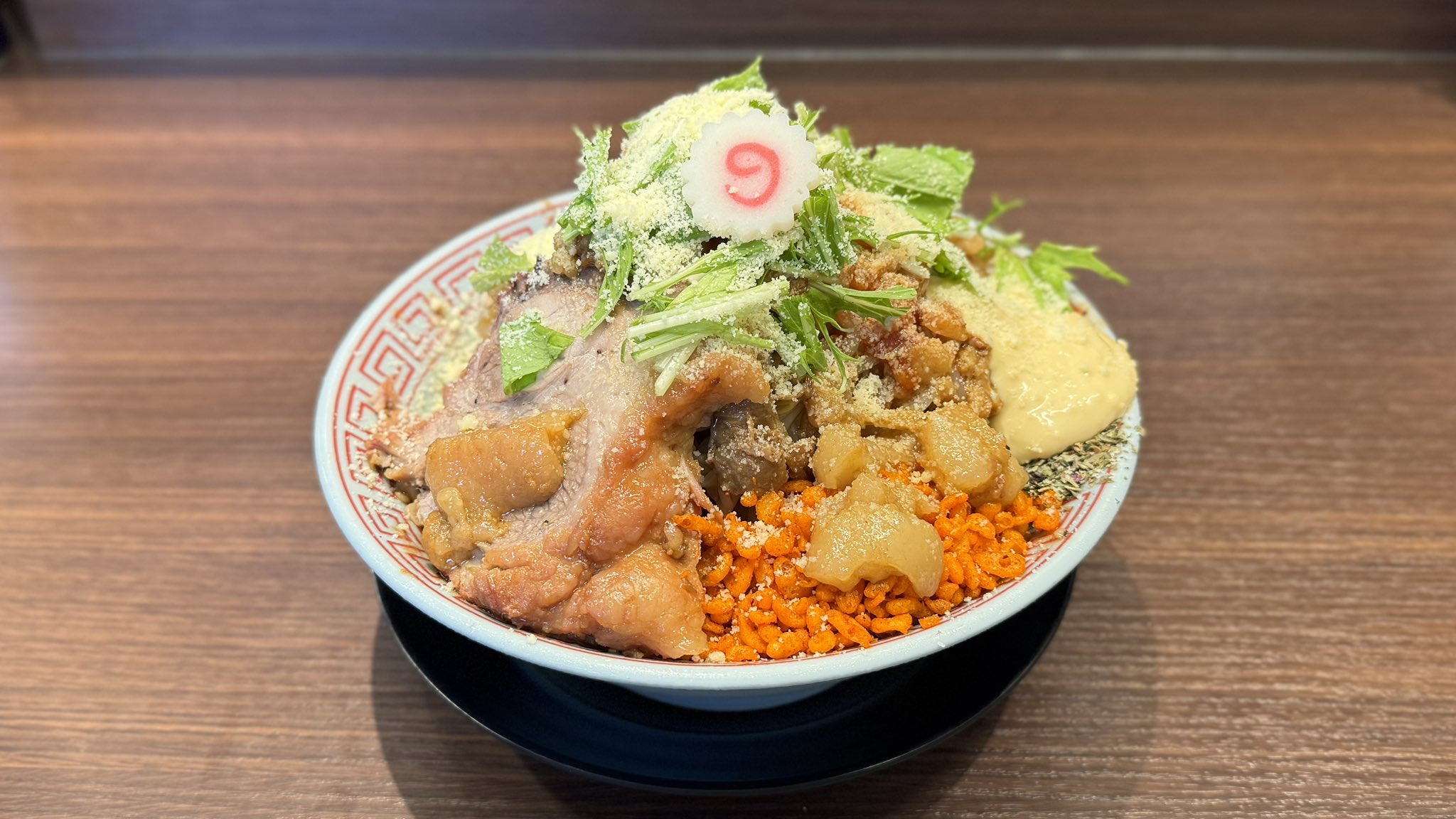 めんまらーめん 神戸の夢のゴロゴロチャーシュー丼とトロっとろ玉子