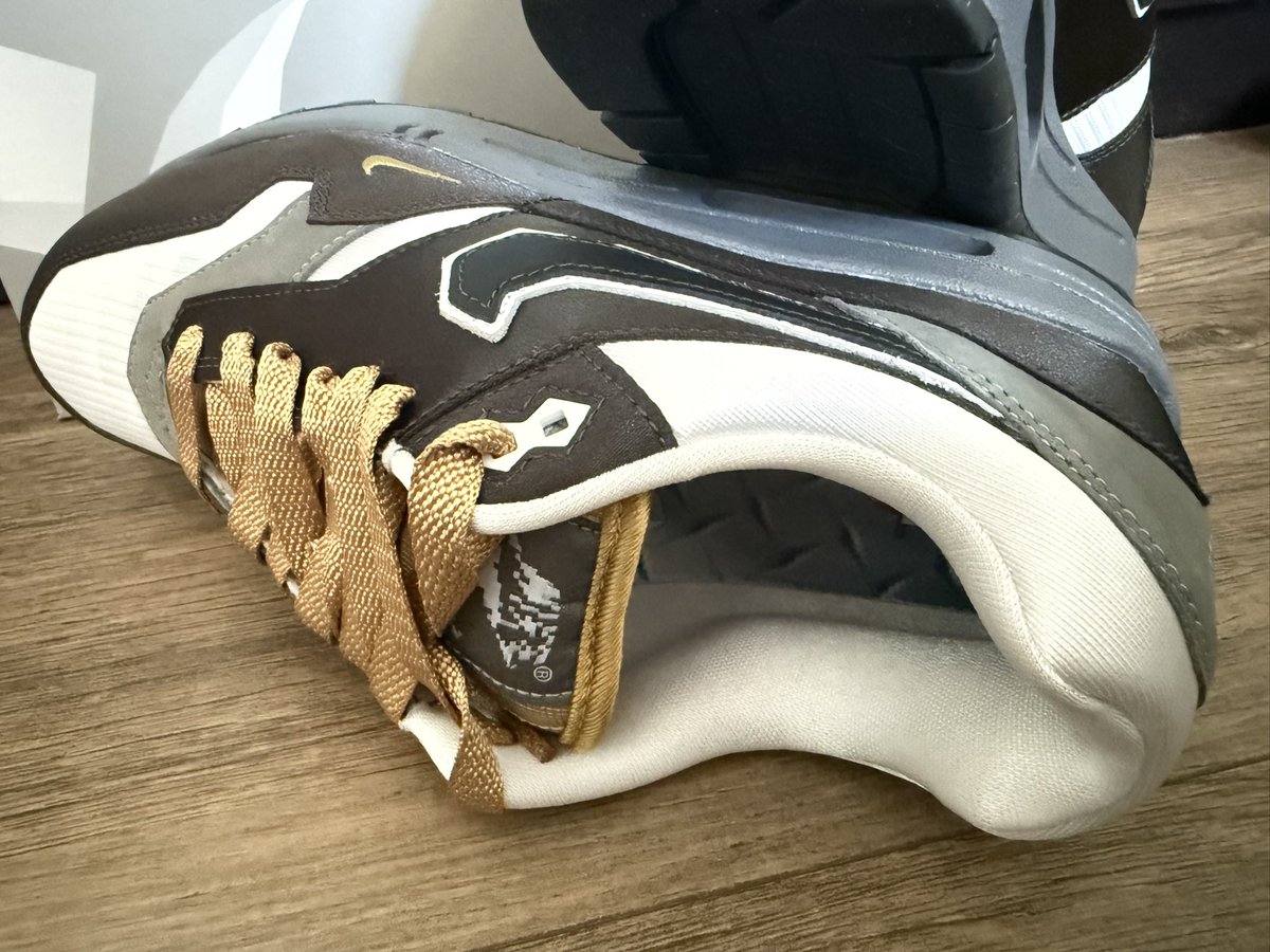 Sn3ak3r_Fr3ak3r's tweet image. Mailcall .. @dotSWOOSH have touched down .. worth the wait .. sort of reminds me of placing a pre-order for a game that drops in 4 months
